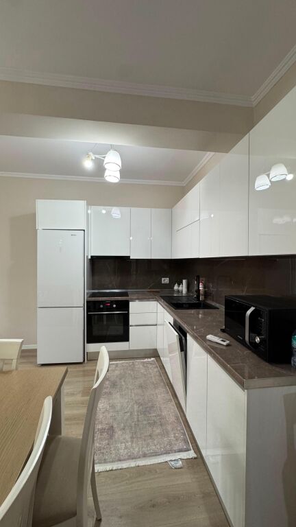 🏢Pak minuta larg Martenitetit te Ri jepet me qera apartament 1+1,i mobiluar. 55,000Leke