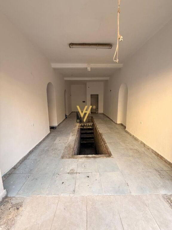 JEPET AMBIENT BIZNESI 82 M2 ME QERA NE VASIL SHANTO 80.000 LEKE