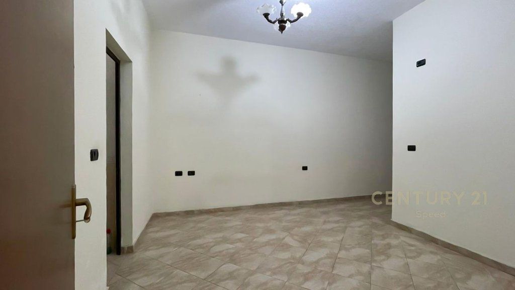 Japim Me Qira Ambjent Zyrash Tek Kompleksi Panorama