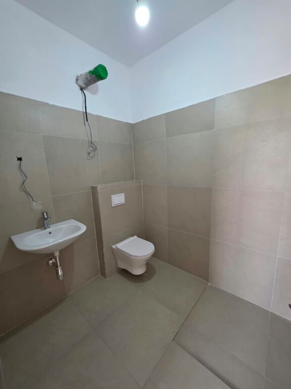 Me Qira - 3 Ambiente Pune 2wc &amp; 1Bllkn || Kati i 8-të || (📍Porcelan - Kompleksi ASL, Godina 1), me pamje fantastike || 105 m² Çmimi: 52,000 Leke/Muaj