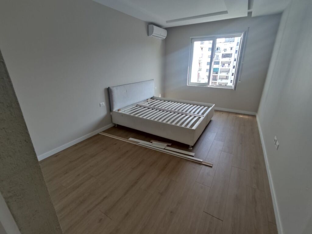 Shitet apartament 2+1+2 ne zonen e 5 Majit prane Con Cord Center   ID 5405