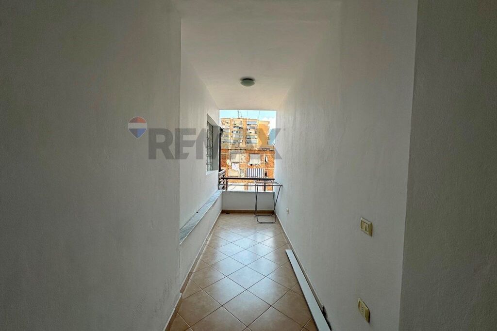 Apartament per shitje 1+1 te Rruga e Barrikadave