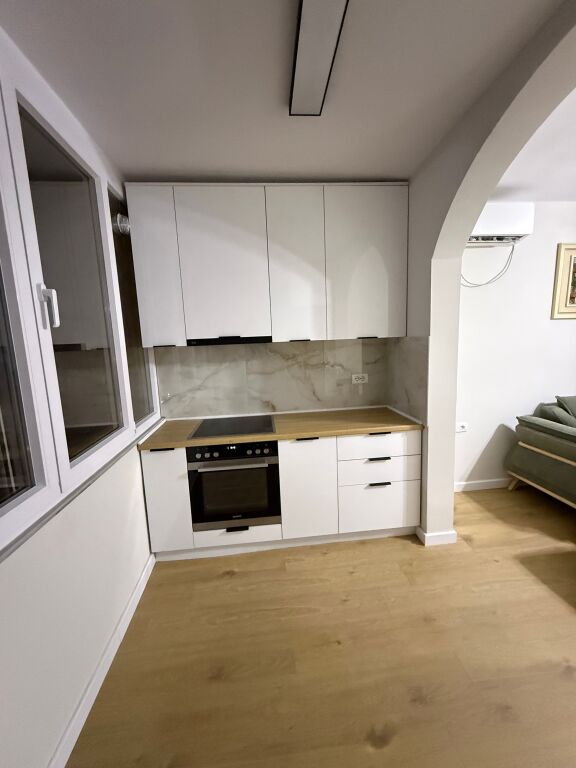 Shitet apartament 2+1 ne rrugen Ferit Xhajko