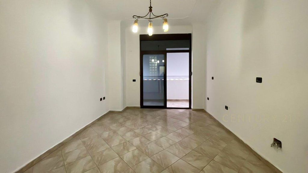 Japim Me Qira Ambjent Zyrash Tek Kompleksi Panorama