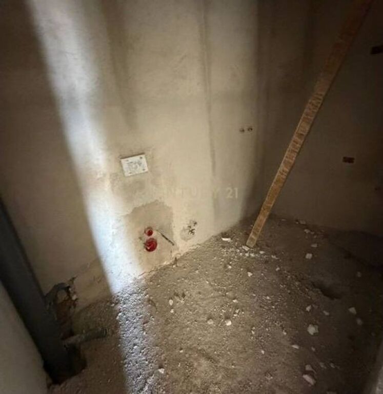 🏡 **SHITET APARTAMENT 2+1 – RIVIERA, KAMËZ**