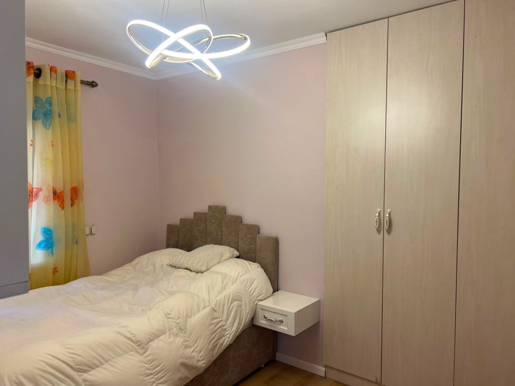 Jepet apartament 2+1+Kuzhine te Vecuar tek Minibashkia Nr .2 , Ali Demi , Shkolla e Baletit , Rruga e Elbasanit .