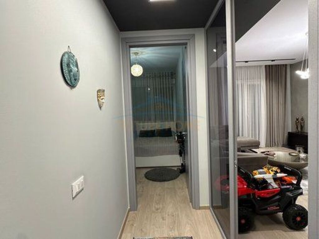 Shitet, Apartament 2+1 , Liqeni i Thate, Tirane
