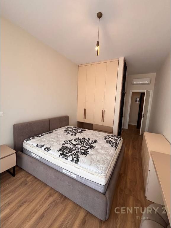 Appartamento nuovo 2+1+1 bagno in affitto, in via Siri Kodra, vicino all'Hotel Meridian! 1.000 € /Mese