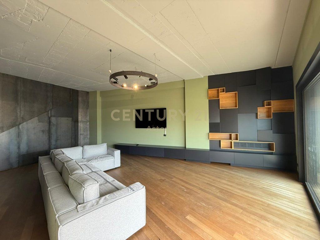 Penthouse Modern me Qira në Astir – Super Hapësirë, Stil Luksoz &amp; Privatësi Maksimale