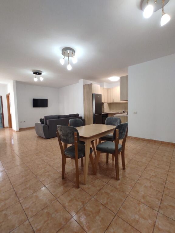 🏠 JEPET ME QIRA APARTAMENT 3+1 – PRANË RESTORANT FRESKU
