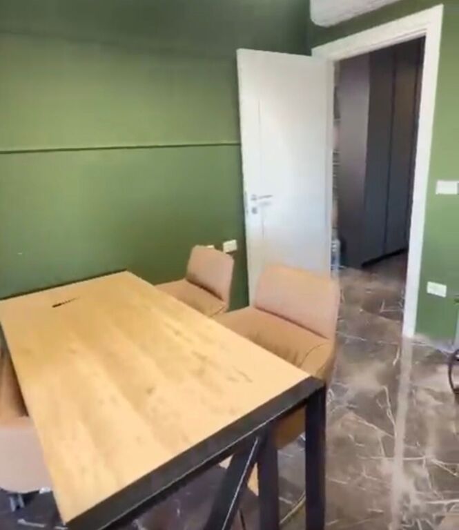 Zyre me qira tek Zogu i Zi!