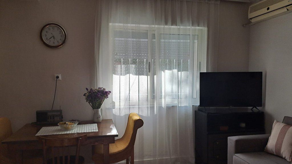 🏡 APARTAMENT 1+1 ME QIRA – ISH TREGU ELEKTRIK