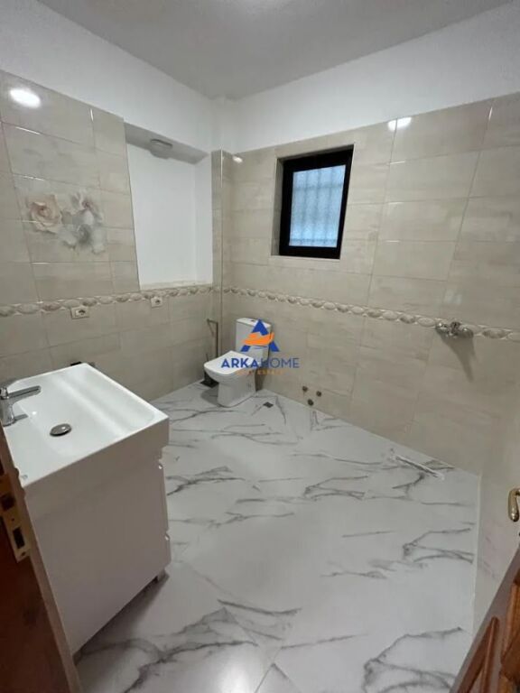 APPARTAMENTO 3+1+ANNESSO IN AFFITTO "SCUOLA" ISMAIL QEMALI" 100.000 LEKE