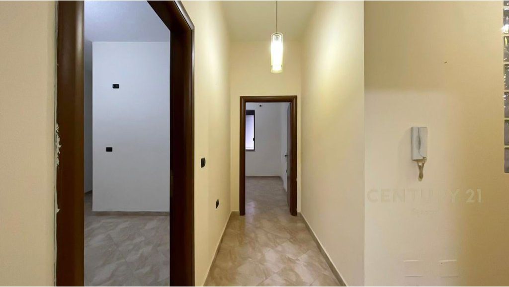 Japim Me Qira Ambjent Zyrash Tek Kompleksi Panorama