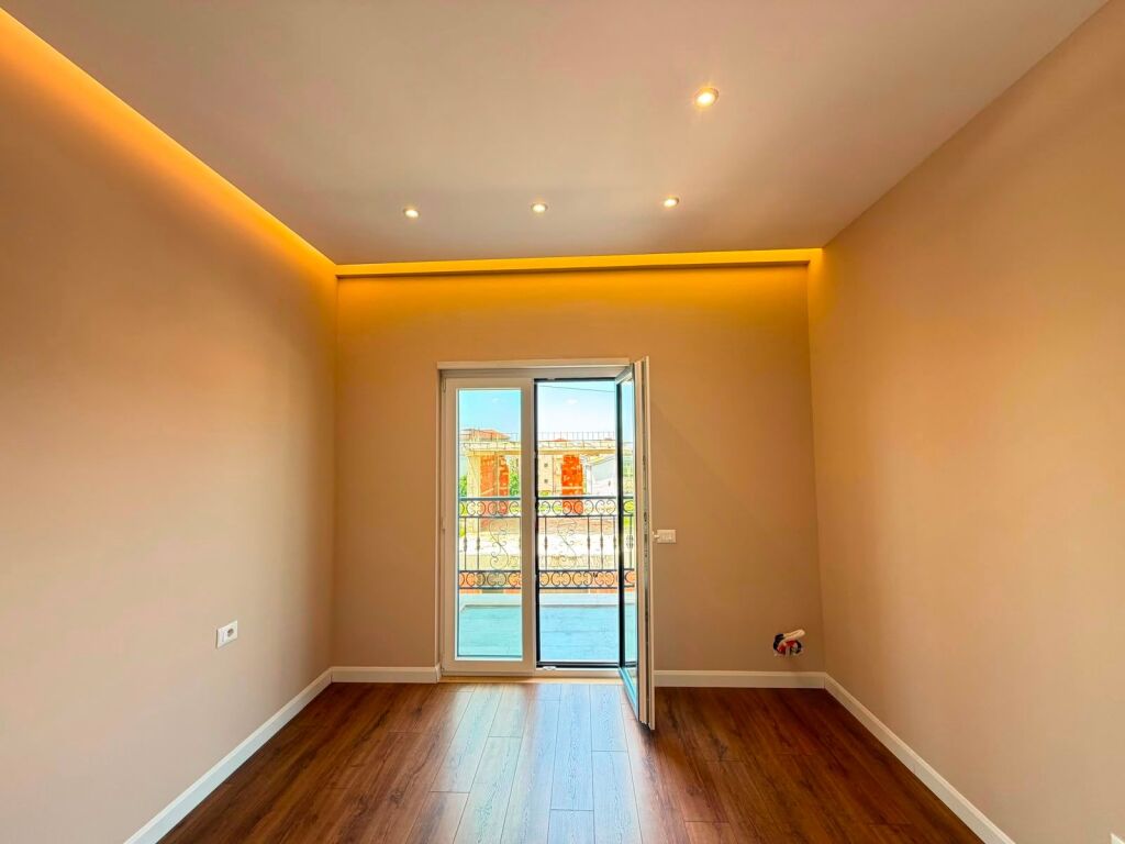 Shitet apartament 1+1 tek Rezidenca Porta e Re , Sauk .