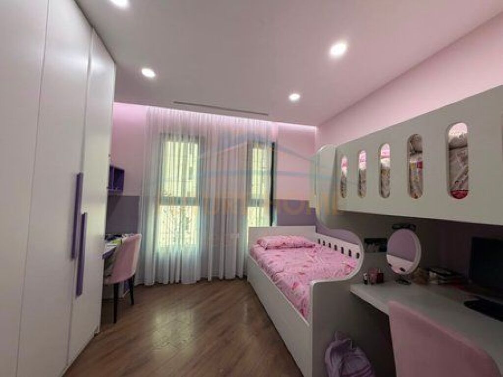 Shitet, Apartament 2+1+2, Rruga e Kavajes, Tiranë