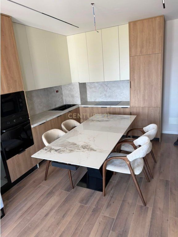 JAPIM ME QIRA APARTAMENT 2+1+PLUS POST PARKIMI NE UNIVERS CITY ! /Muaj 70,000 Lekë /Muaj