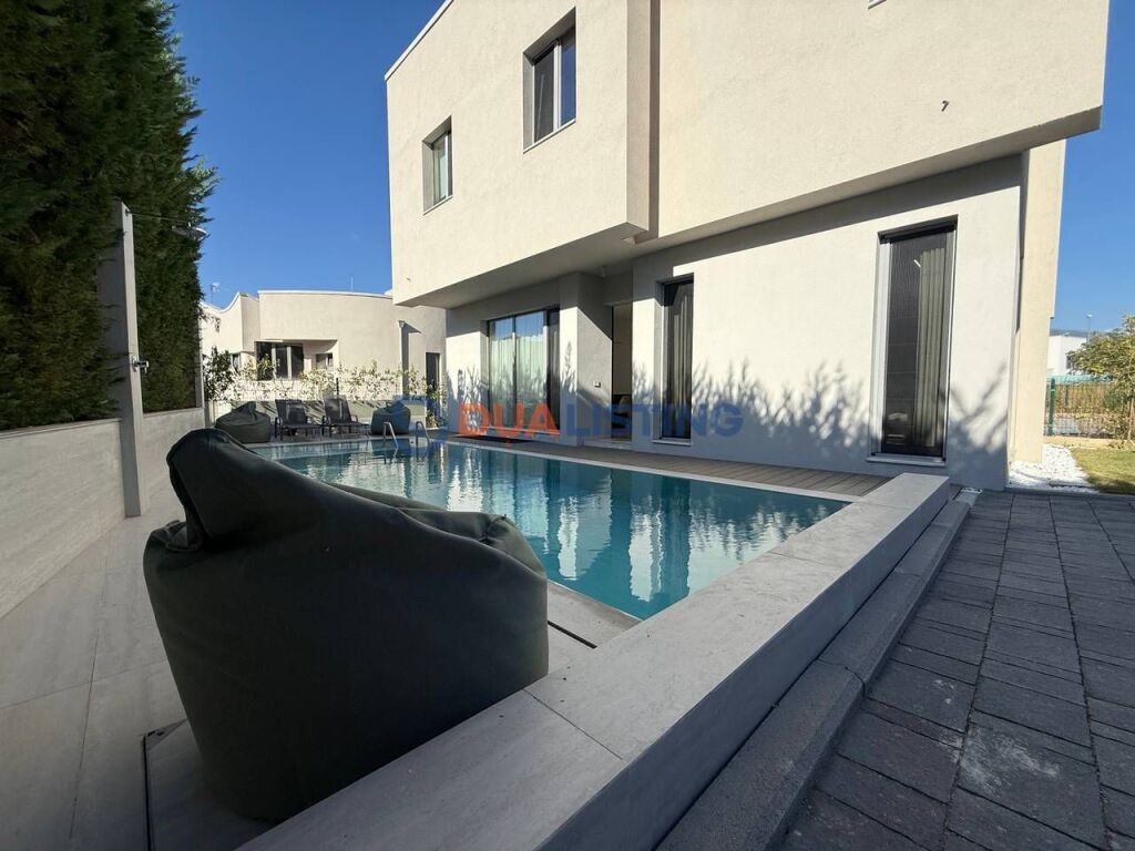 VILË MODERNE ME QIRA TEK GREEN VALLEY RESIDENCE – LIQENI I THATË!