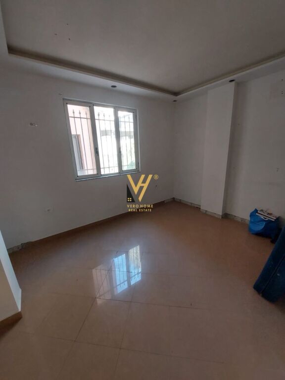JEPET ZYRE 70 M2 ME QERA TE ZOGU I ZI 60.000 LEKE