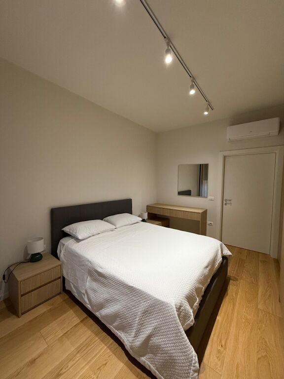 Apartament 2+1 per qira tek Rruga e Kosovareve.