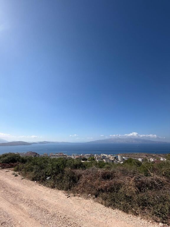 Truall per shitje ne Sarande
