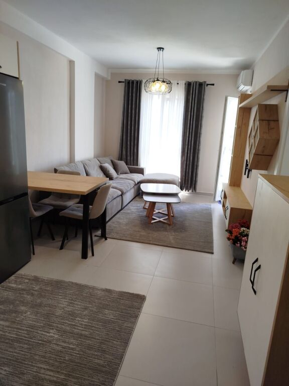 Jepet me qira apartament 1+1