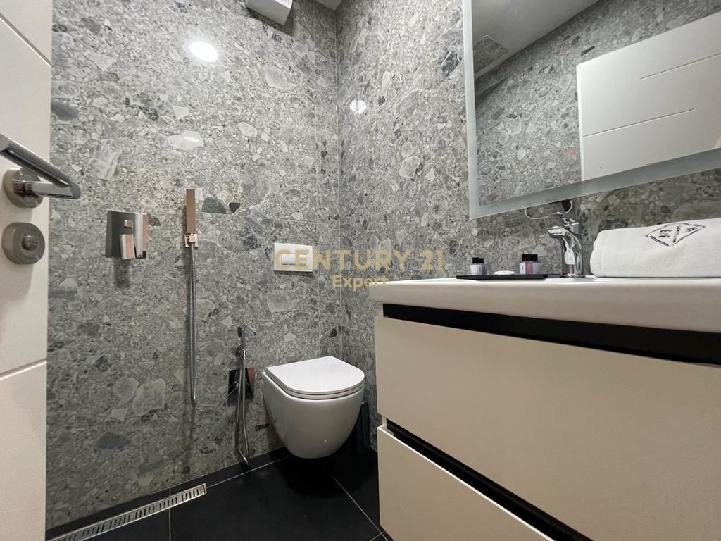 JAPIM ME QIRA HOTEL PRANË HIPOTEKËS, TIRANË!