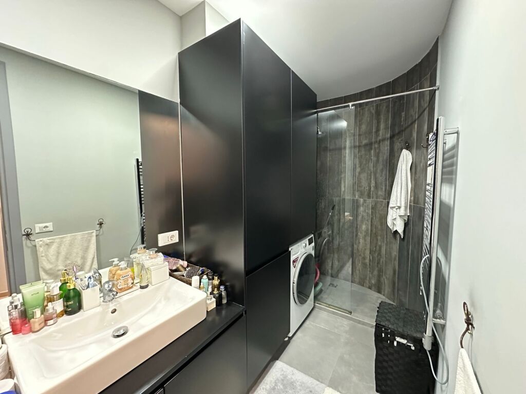 Shitet, Apartament 2+1+2 , Liqeni i Thate, Tirane . Empire73308