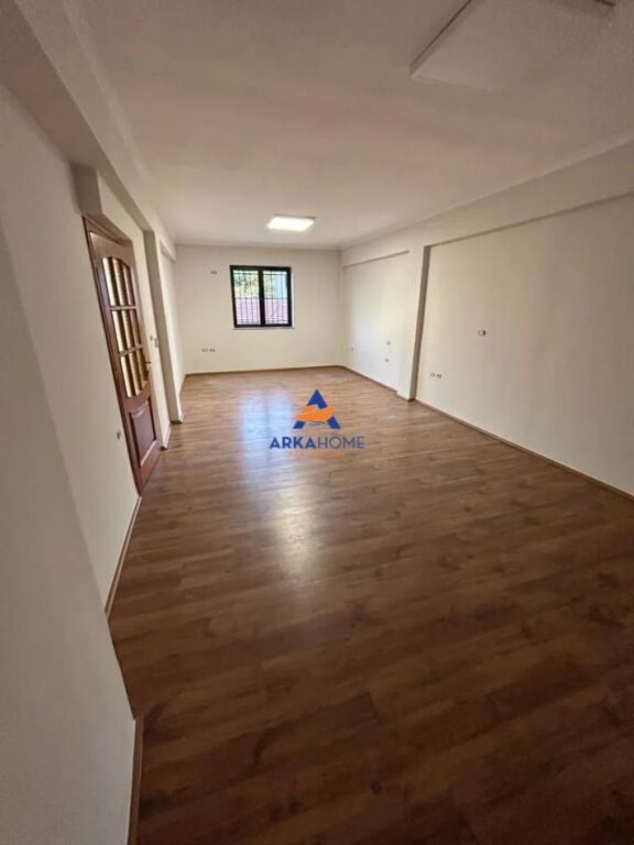 APPARTAMENTO 3+1+ANNESSO IN AFFITTO "SCUOLA" ISMAIL QEMALI" 100.000 LEKE