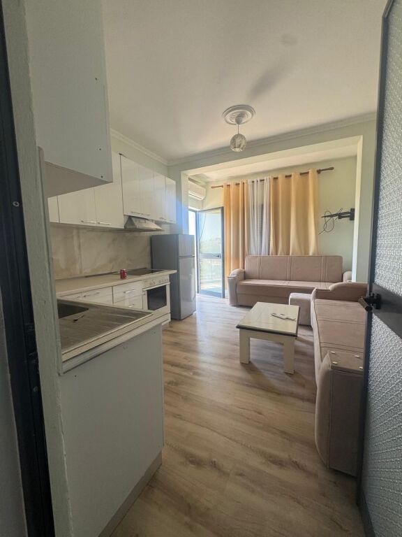 Shitet Apartament 1+1 në Rrugën Viena, Golem