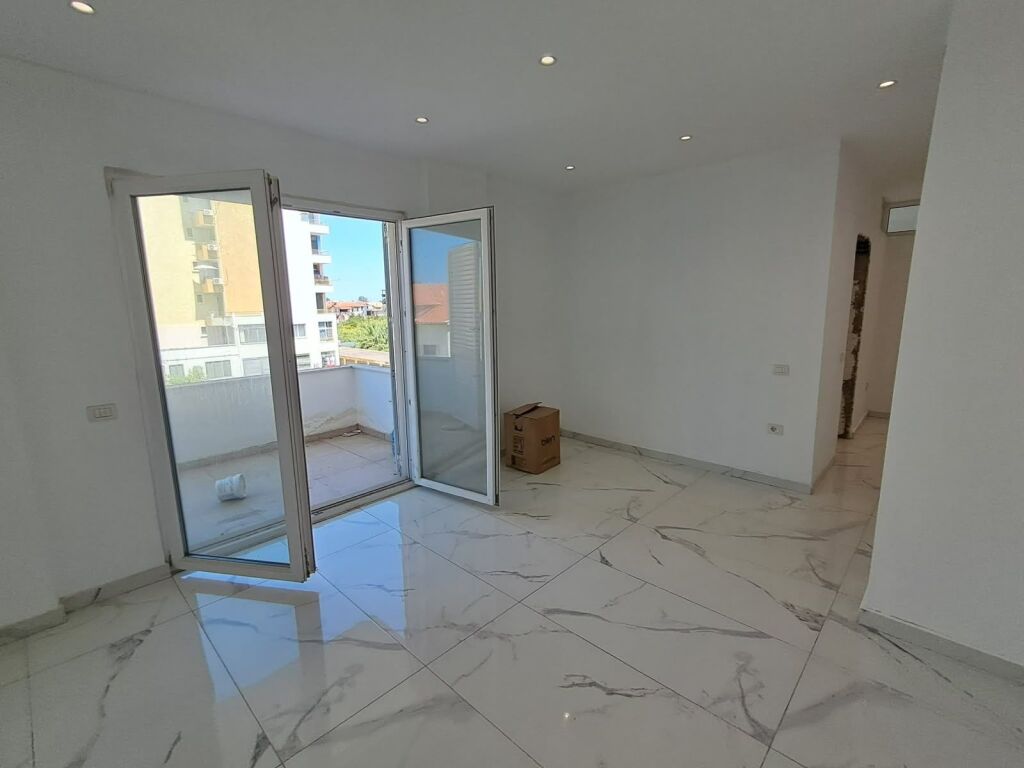 SHITET APARTAMENT 3+1+2 NE PLAZHIN ILIRIA, DURRES