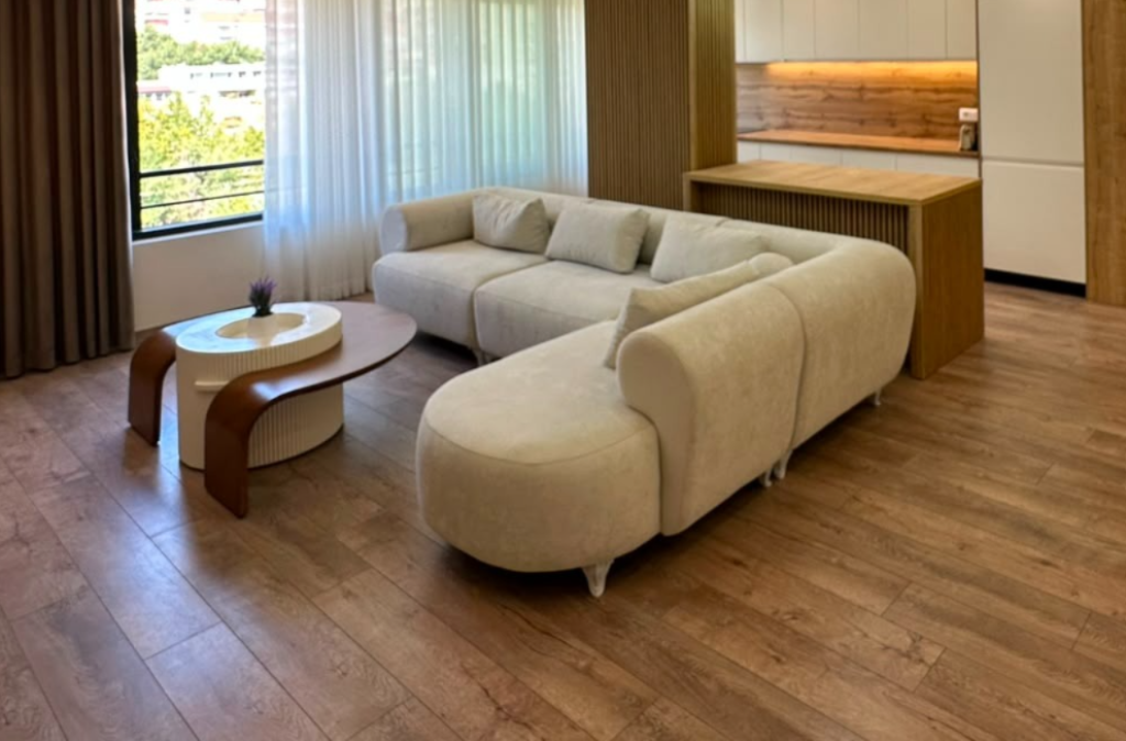 Shitet apartament 2+1+Verande tek Liqeni i Thate , Kopshti Botanik , Kopshti Zoologjik .