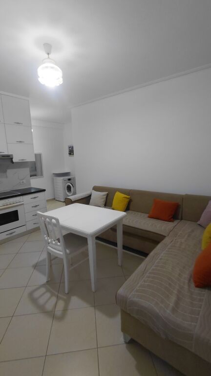 Kodra e diellit jepet me qira apartment 1+1i mobiluar