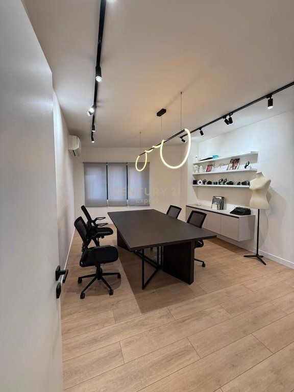 OFFICE SPACE FOR RENT AT THE TRAIN STATION!