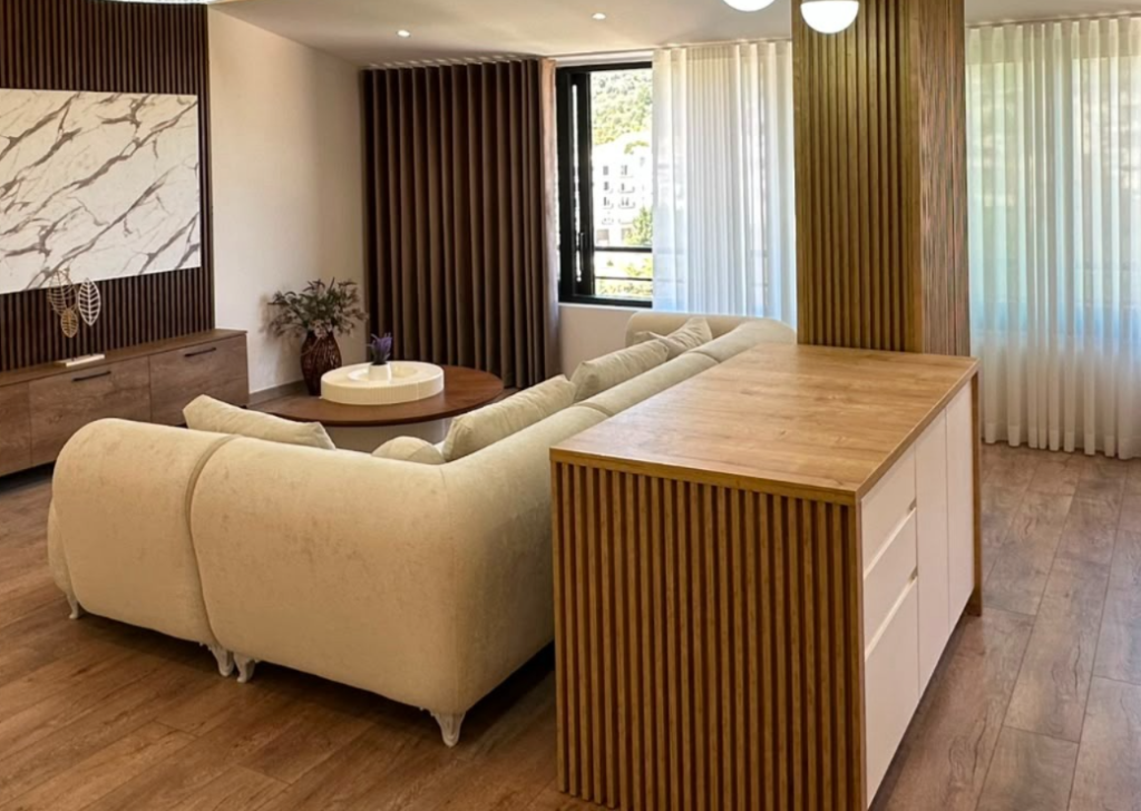 Shitet apartament 2+1+Verande tek Liqeni i Thate , Kopshti Botanik , Kopshti Zoologjik .