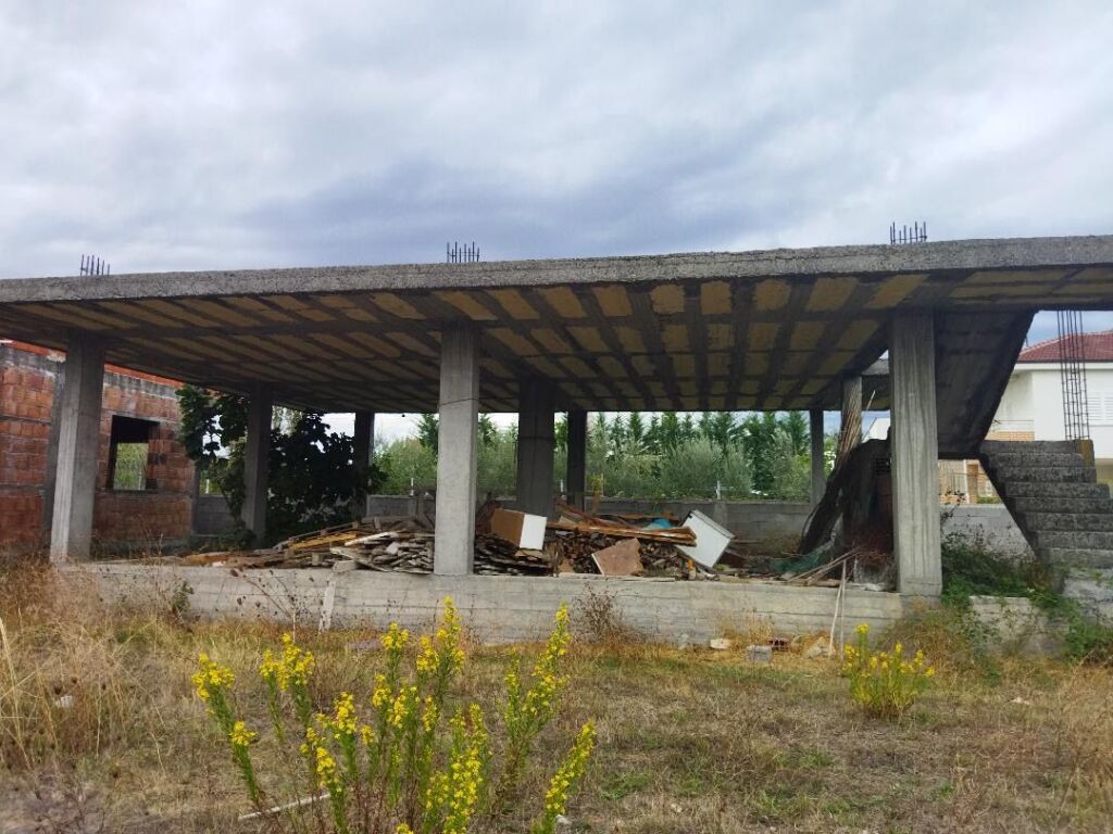 📌 SHITET TOKË / TRUALL NË VALIAS (TIRANË)