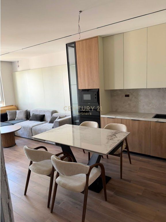 JAPIM ME QIRA APARTAMENT 2+1+PLUS POST PARKIMI NE UNIVERS CITY ! /Muaj 70,000 Lekë /Muaj