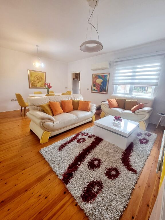 👌Super lokacion.  🏢Jepet super apartament 2+1+2 prane  rruges se Kosovareve