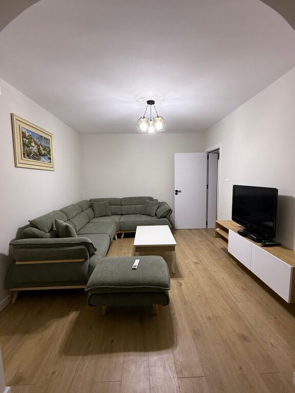 Shitet apartament 2+1 ne rrugen Ferit Xhajko