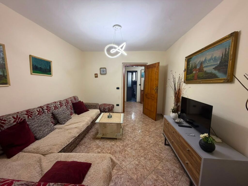 📣 AFFITTASI APPARTAMENTO 2+1+2  📍 Posizione: Vicino al Vecchio Parco, vicino a Report TV💶 Prezzo: 650 €/mese