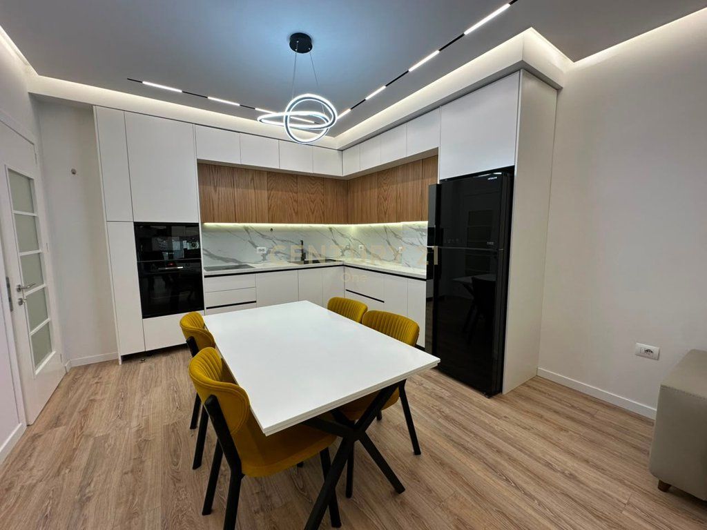 🏡 **APARTAMENT 2+1 PËR SHITJE – PORCELAN, TIRANË**