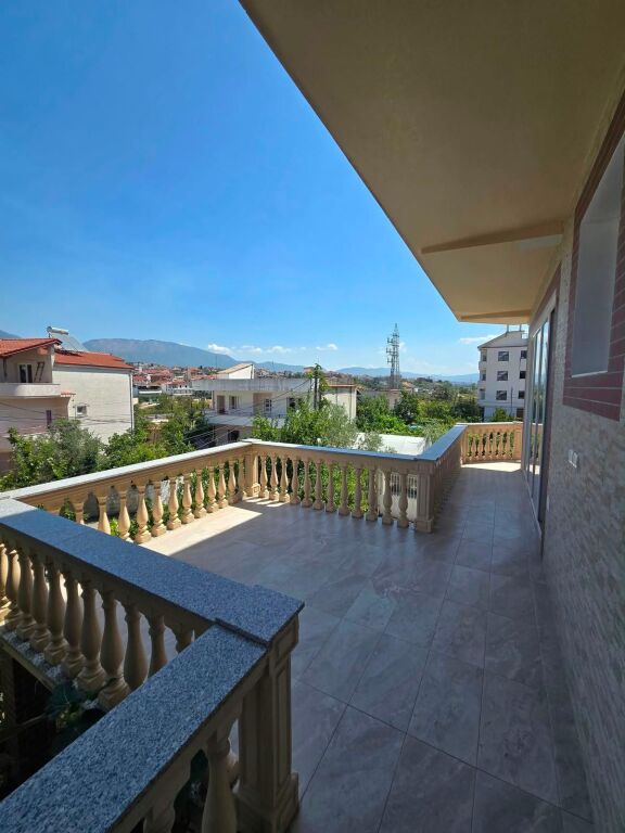 SHTEPI ME QERA 3+1+ PARKIM + VERANDE - SAUK, TIRANE