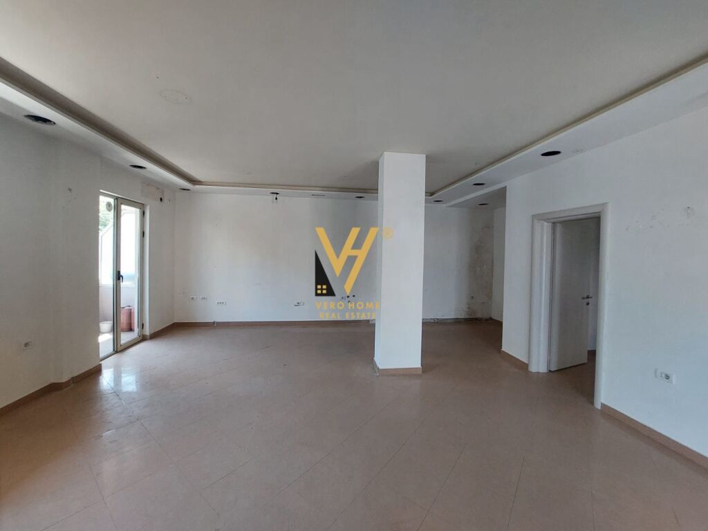 JEPET ZYRE 70 M2 ME QERA TE ZOGU I ZI 60.000 LEKE