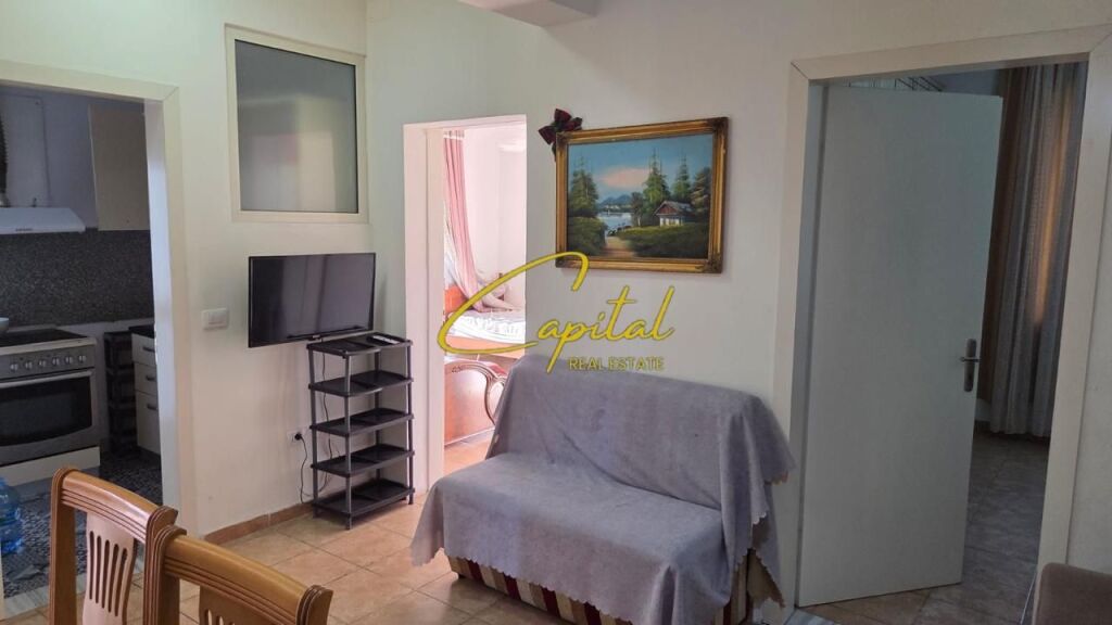 APARTAMENT ME QIRA 2+1 ISH TREGU ELEKTRIK 40.000 LEKE