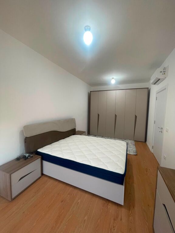 Jepet Me Qera Apartament 1+1+1 Ballkon