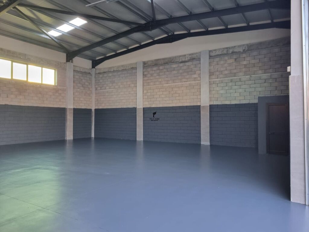 WAREHOUSE FOR SALE 2500 M2 VORE 1,700,000 EURO FH-89858