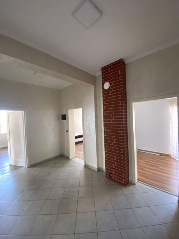 SHTEPI ME QERA 3+1+ PARKIM + VERANDE - SAUK, TIRANE