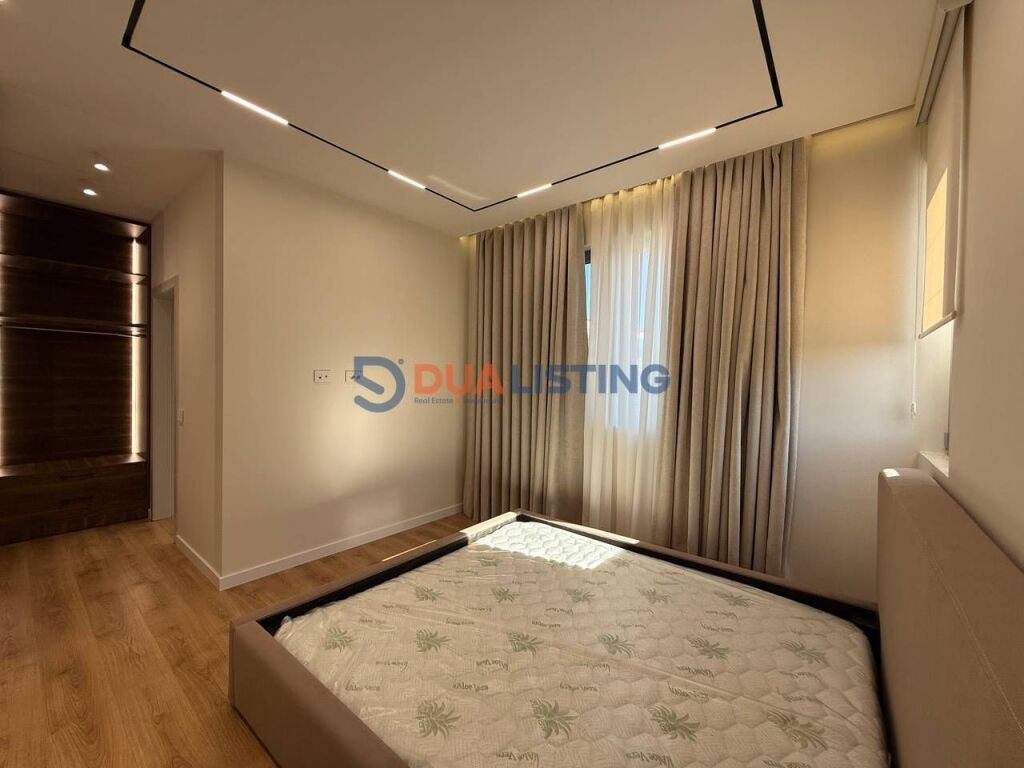 VILË MODERNE ME QIRA TEK GREEN VALLEY RESIDENCE – LIQENI I THATË!