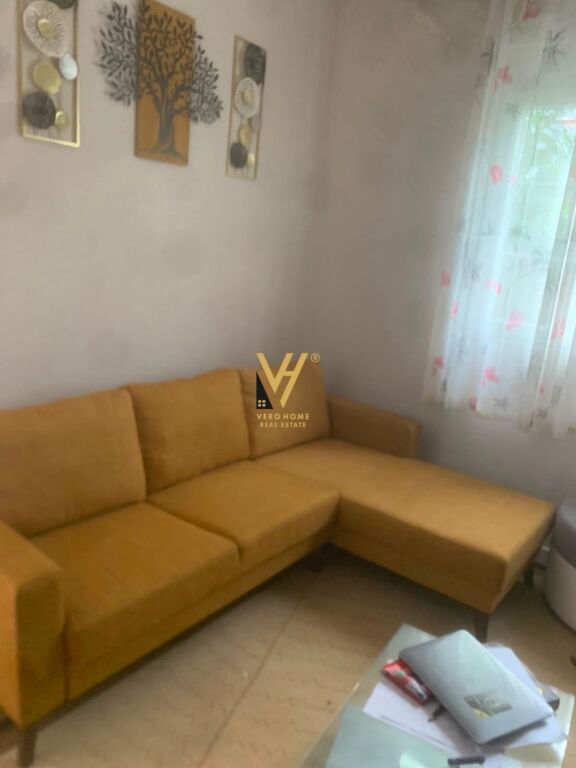 JEPET HYRJE 1+1 ME QERA TE KODRA E PRIFTIT 40.000 LEKE
