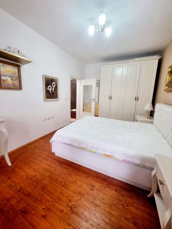 👌Super lokacion.  🏢Jepet super apartament 2+1+2 prane  rruges se Kosovareve